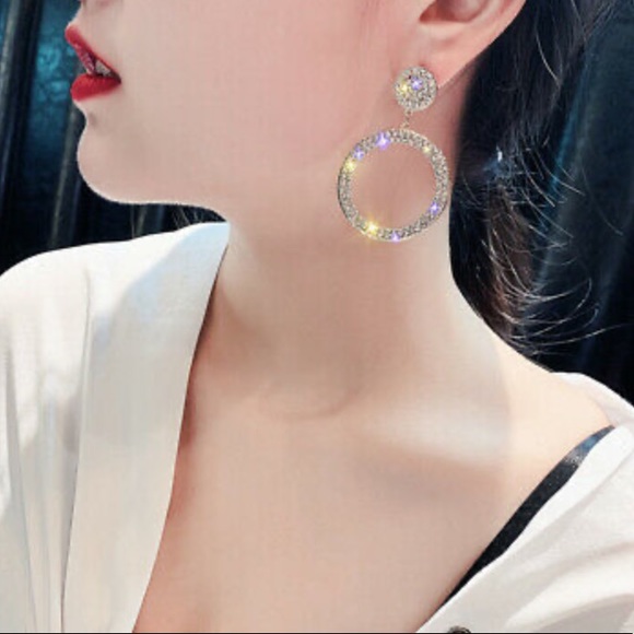 New Gorgeous 18K Gold Plated Hoop Earrings - Picture 3 of 3